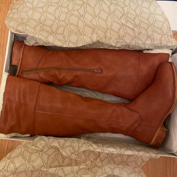 Over the knee high Cognac Vegan Boots with fur inside - Picture 2 of 5